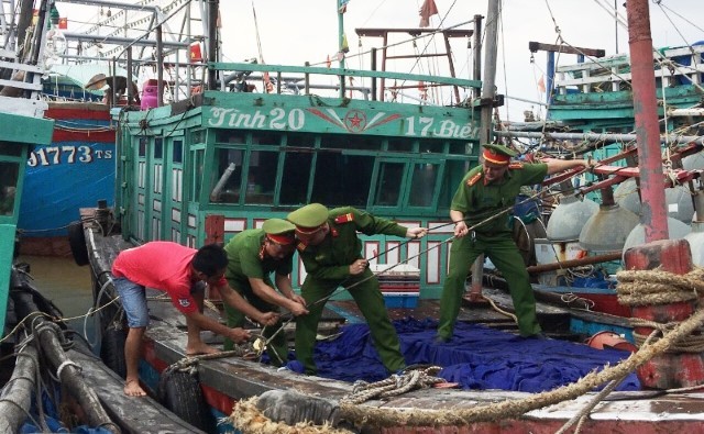 Thanh Hóa: Huy động lực lượng công an giúp dân phòng chống bão số 3 ảnh 1