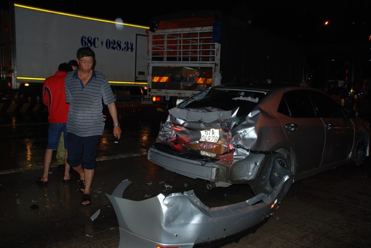 Xe tải mất phanh gây tai nạn liên hoàn trên cao tốc TP HCM-Trung Lương ảnh 2