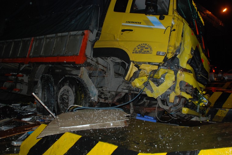 Xe tải mất phanh gây tai nạn liên hoàn trên cao tốc TP HCM-Trung Lương ảnh 1