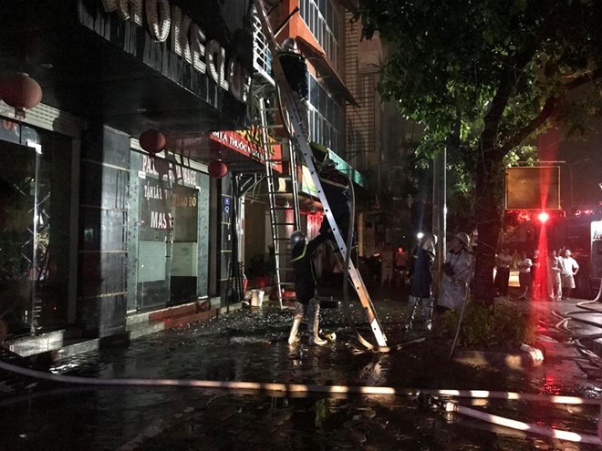 Hà Nội: Quán karaoke 5 tầng bốc hỏa trong đêm ảnh 3