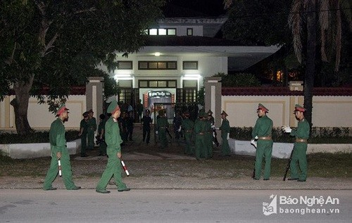 Thi thể hai phi công Su-22 được đưa tới nhà tang lễ Quân khu IV ảnh 2