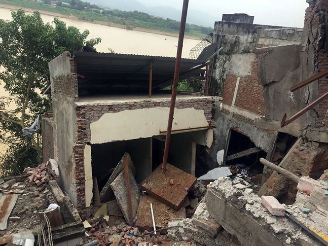 Thủy điện Hòa Bình và Sơn La mở cửa xả đáy, cảnh báo sạt lở đất vùng hạ lưu ảnh 1