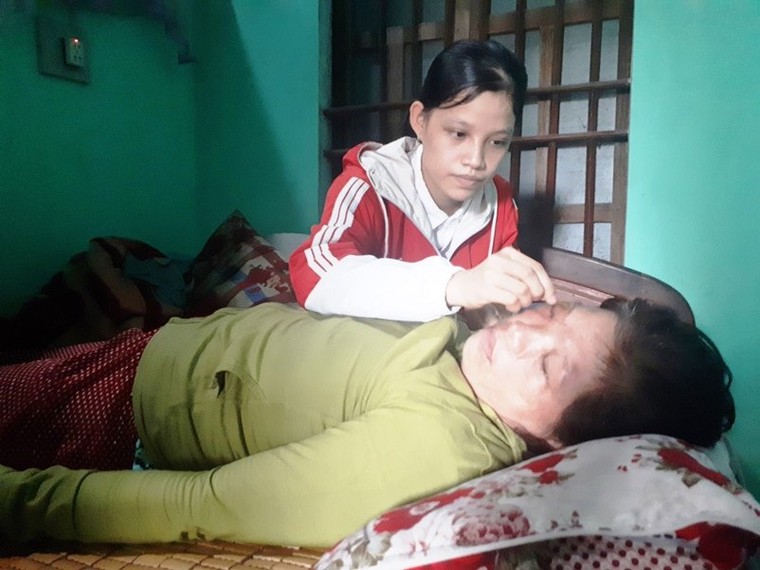 Nữ sinh đội 2 tang cùng lúc đã đỗ đại học ảnh 1