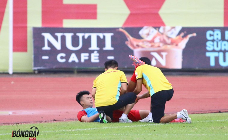 Đội tuyển Olympic Việt Nam: Thành Chung gặp chấn thương khi tập luyện ảnh 8