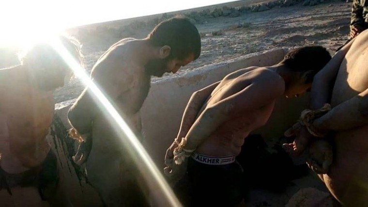 Chiến sự Syria: Quân chính phủ từ chối điều khoản đầu hàng, dội pháo về phía IS tại hẻm núi Al-Safa ảnh 1