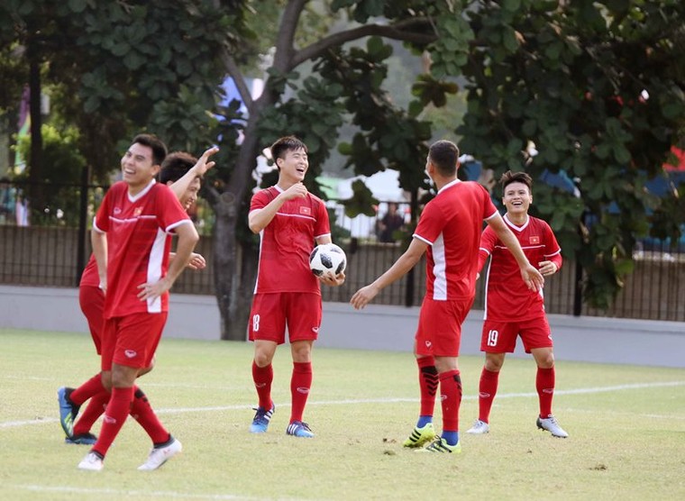 Trước 'đại chiến' với Syria, Park Hang-seo khơi dậy hứng khởi cho cầu thủ bằng bài tập thư giãn ảnh 3