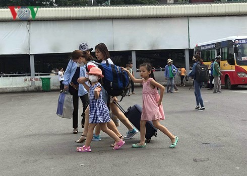 Hà Nội: Người dân tất bật ra bến xe trước thềm kỳ nghỉ lễ Quốc khánh ảnh 1