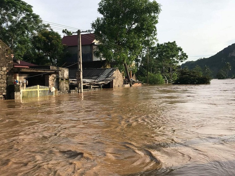 Lũ lụt tại Thanh Hóa khiến 3 người mất tích, nhiều vùng bị cô lập ảnh 1