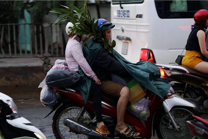 Chùm ảnh: Người dân mệt mỏi trở về Hà Nội và TP HCM sau kỳ nghỉ lễ Quốc khánh ảnh 9