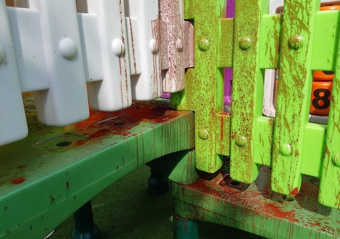 Đà Nẵng: Các đối tượng lạ mặt ném sơn trộn mắm tôm vào trường mầm non lúc nửa đêm ảnh 1