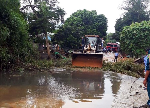 Lào Cai: Khắc phục hậu quả của vụ vỗ đập chứa chất thải tràn vào nhà dân ảnh 2
