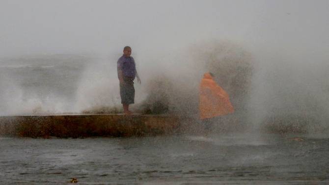 Chùm ảnh: Người dân Philippines vật lộn chống chọi với bão Mangkhut ảnh 5