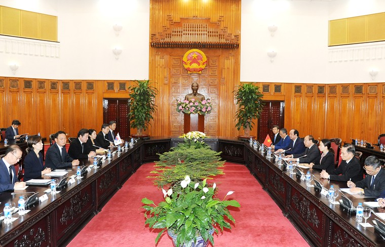 Thủ tướng Nguyễn Xuân Phúc hội kiến Thủ tướng Hàn Quốc ảnh 1