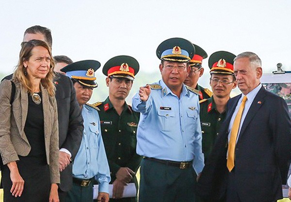 Đại tướng Ngô Xuân Lịch tiếp Bộ trưởng Quốc phòng Hoa Kỳ ảnh 1