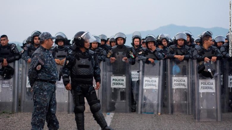 Bạo lực bùng phát, chính phủ Mexico thỏa hiệp với đoàn người di cư ảnh 1