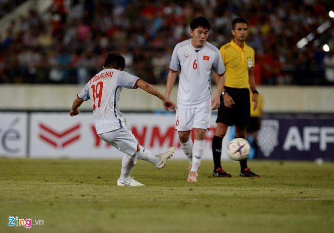 Hàng công 'nổ súng', đội tuyển Việt Nam ra quân thắng lợi ảnh 4