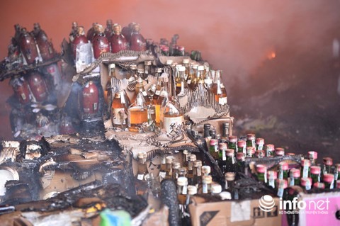 Lửa thiêu trụi nhiều kho hàng lớn sau Bến xe Nước ngầm ảnh 4