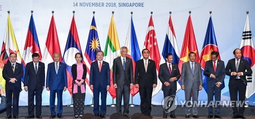 Tổng thống Moon muốn mời Chủ tịch Kim tham dự hội nghị thượng đỉnh Hàn Quốc-ASEAN ảnh 1