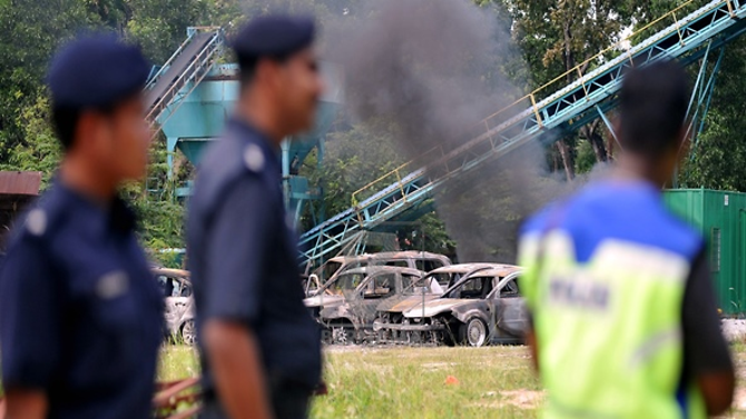 Malaysia: Bạo động bùng phát bên ngoài ngôi đền Hindu tại thành phố Subang Jaya ảnh 2