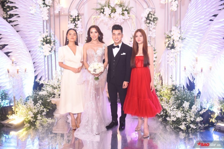 Toàn cảnh hôn lễ Ưng Hoàng Phúc - Kim Cương: Ngọt ngào, ấp ám tựa 'câu chuyện cổ tích' giữa đời thường ảnh 2