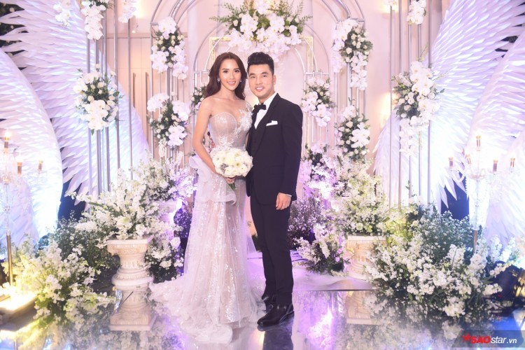 Toàn cảnh hôn lễ Ưng Hoàng Phúc - Kim Cương: Ngọt ngào, ấp ám tựa 'câu chuyện cổ tích' giữa đời thường ảnh 1