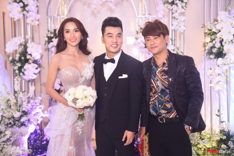 Toàn cảnh hôn lễ Ưng Hoàng Phúc - Kim Cương: Ngọt ngào, ấp ám tựa 'câu chuyện cổ tích' giữa đời thường ảnh 3