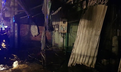 Cháy khu nhà trọ công nhân giữa đêm, một phụ nữ tử vong ảnh 1