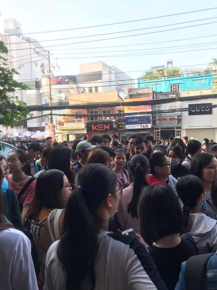 Thay đổi cấu trúc đề thi TOEIC, hàng ngàn sinh viên phải thức trắng đêm để đăng ký dự thi ảnh 1