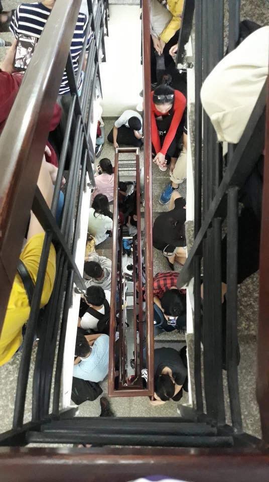 Thay đổi cấu trúc đề thi TOEIC, hàng ngàn sinh viên phải thức trắng đêm để đăng ký dự thi ảnh 2