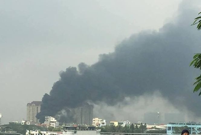 Hà Nội: Cháy lớn tại tòa nhà đang thi công trong trường THCS Nhật Tân ảnh 1