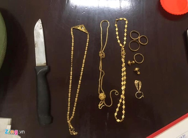 CSGT Hà Nội thuật lại vụ khống chế đối tượng dùng dao cướp vàng của người dân ảnh 1