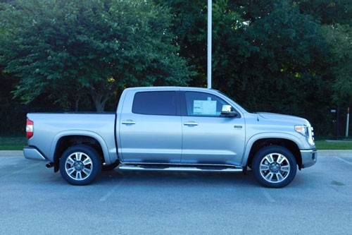 11. Xe bán tải cỡ nhỏ: Toyota Tundra.