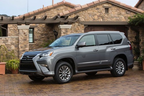 7. SUV hạng trung cỡ trung: Land Rover LR4 và Lexus GX.