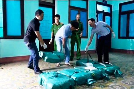 Truy nã đặc biệt đối tượng vận chuyển hơn 300 kg ma túy đá ảnh 1