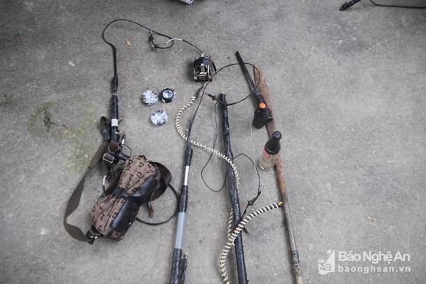 Nghệ An: Dùng ô tô đi trộm chó, ném bom xăng khi bị truy đuổi ảnh 1