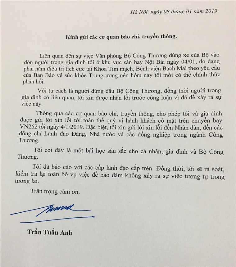 Bộ Trưởng Bộ Công Thương xin lỗi sau vụ dùng xe công đón phu nhân ảnh 1