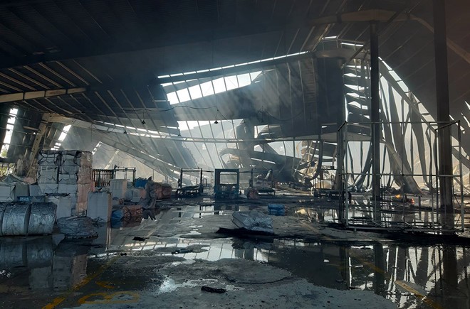 Hỏa hoạn bùng phát trong xưởng gỗ tại Bình Dương ảnh 3