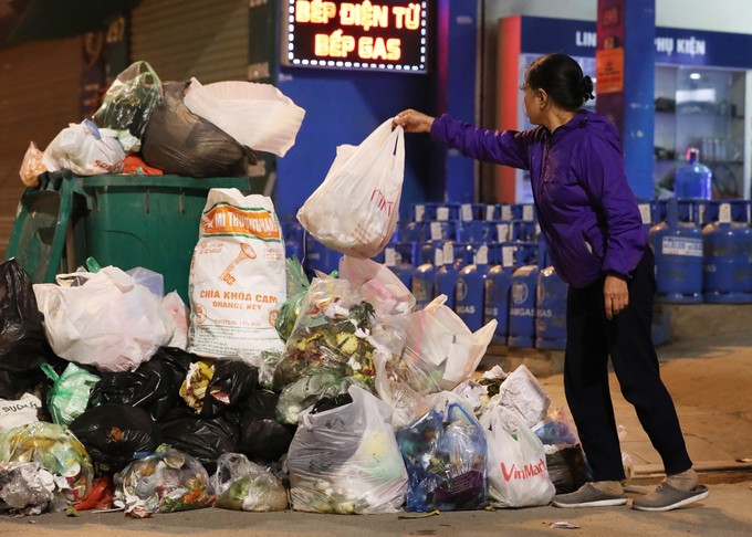 Người dân chấp thuận mở đường cho xe chở rác vào khu xử lý Nam Sơn ảnh 2