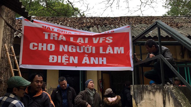 Nghệ sĩ Hãng phim truyện Việt Nam đồng loạt kêu cứu do bị cắt lương, bảo hiểm ảnh 1