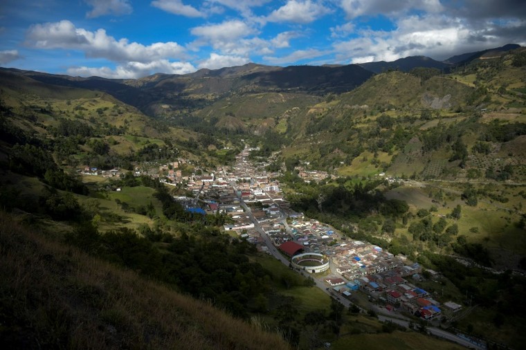 Cuộc chiến giữa con người và kền kền khoang cổ - 'Vua của bầu trời Andes' ảnh 1