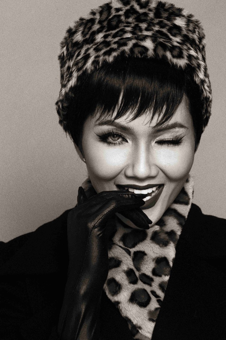 h’hen nie bi hang xom, co giao tiet lo qua khu nghich ngom, suyt chet duoi hinh anh 1