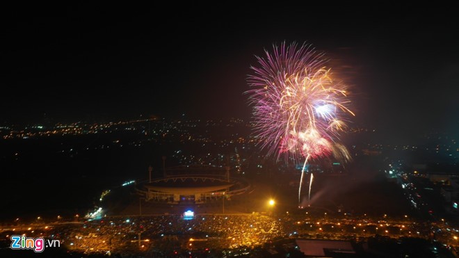 Những hình ảnh pháo hoa đẹp ngất ngây đón năm mới Kỷ Hợi ảnh 3