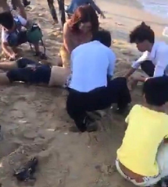 Quảng Nam: Tắm biển chiều mùng 4 Tết, 5 học sinh tử vong do đuối nước ảnh 1