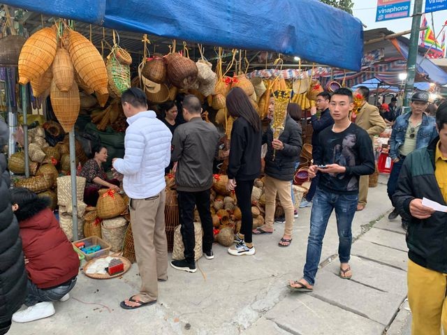 Ảnh: Dòng người và xe nườm nượp đổ về Chợ Viềng sát ngày khai hội ảnh 9