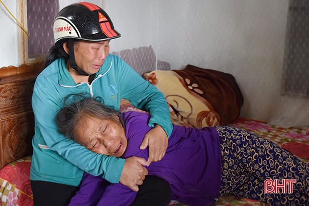 Hà Tĩnh: Hai cha con ngư dân mất tích sau khi bị sóng đánh chìm ảnh 1