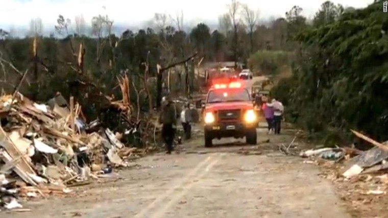 Ít nhất 14 người thiệt mạng sau khi vòi rồng càn quét 2 bang nước Mỹ ảnh 1