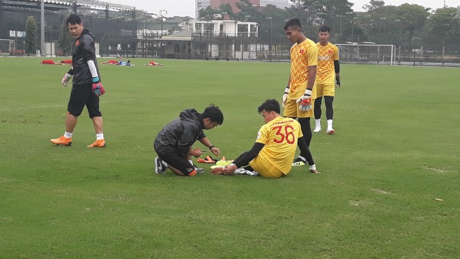 Đình Trọng và Tiến Linh tập riêng cùng HLV thể lực Hàn Quốc ảnh 1