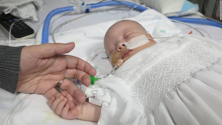 Những người mẹ mất con bị tấn công bởi nhóm người anti-vaccine ảnh 3