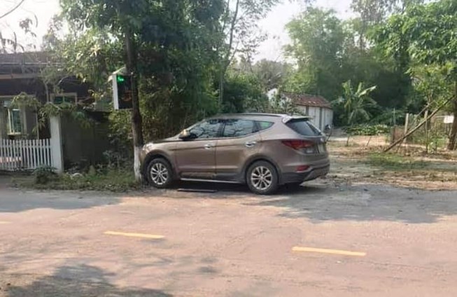 Người đàn ông lên cơn ghen dùng dao đâm chết 'tình địch' rồi rạch tay vợ ảnh 1