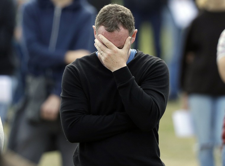 Chùm ảnh: Người dân New Zealand gạt lệ tại lễ tưởng niệm các nạn nhân khủng bố ảnh 5